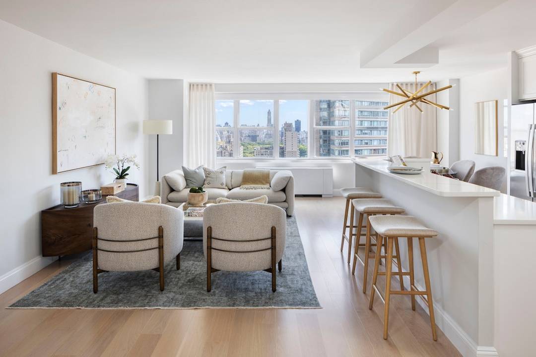 Residence 28E is an oversized 2 bedroom home with east, west and north exposures.