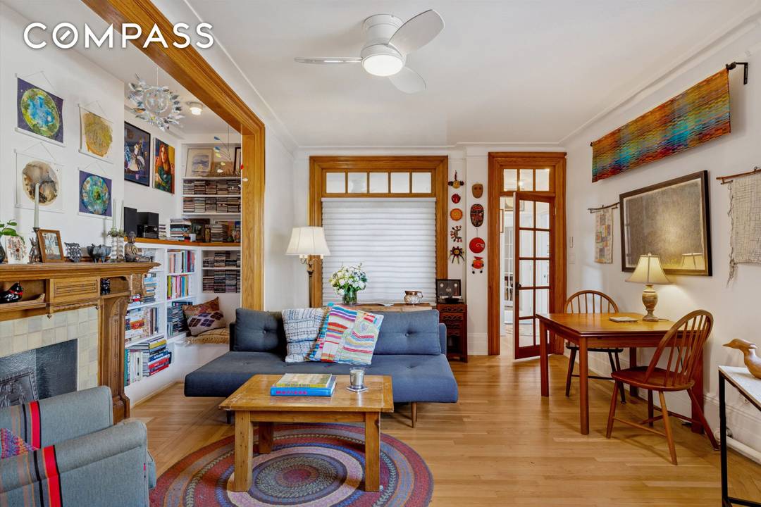 PRIME UWS PREWAR CONDO This high floor beauty basks in natural sunlight all day from 9 windows and 3 glorious exposures.