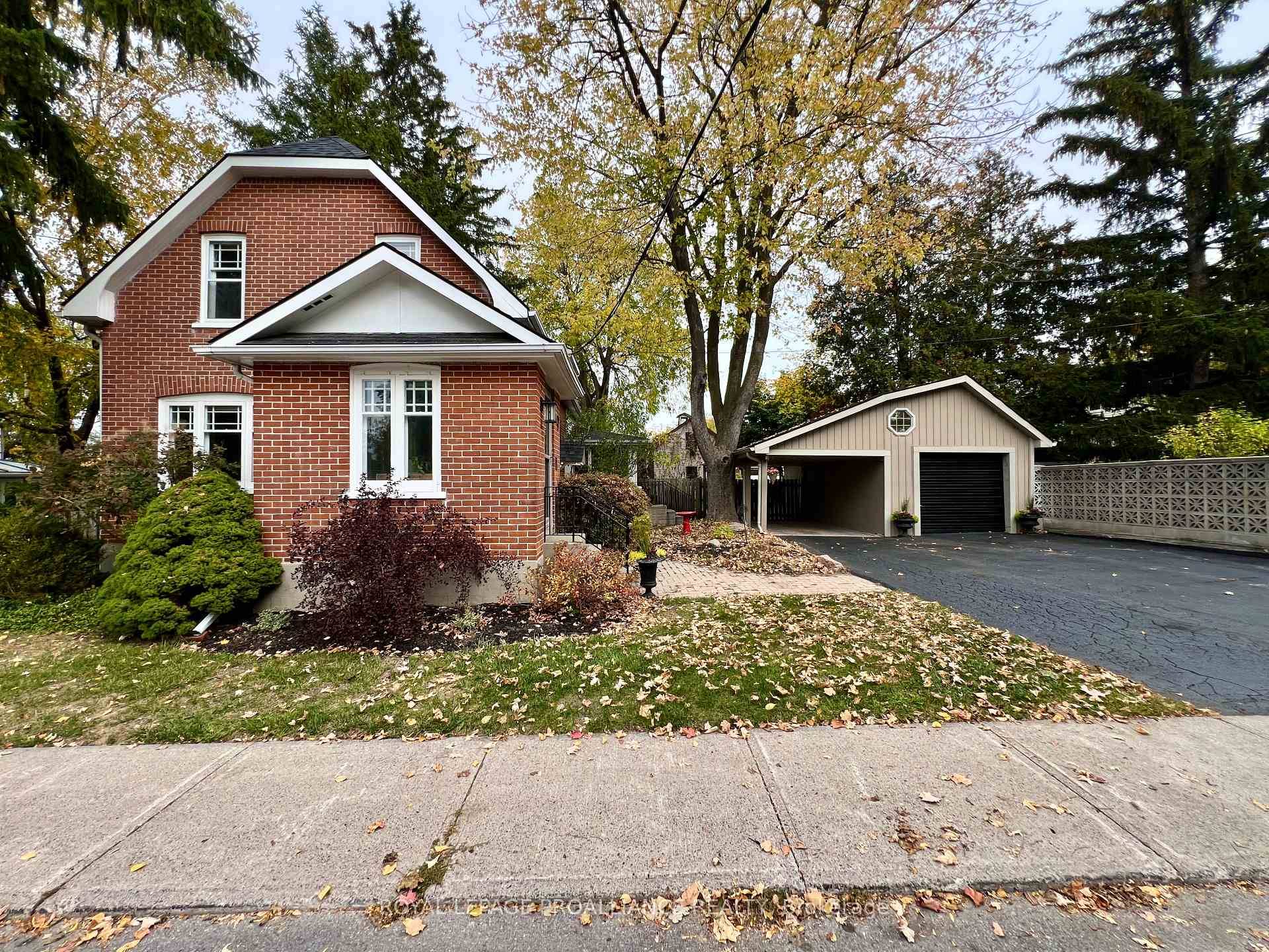 Set on a quiet dead end street in Belleville's historic Old East Hill, this red brick 1.
