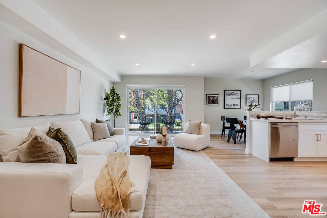 1470   Rexford Dr 2BR Beverlywood La