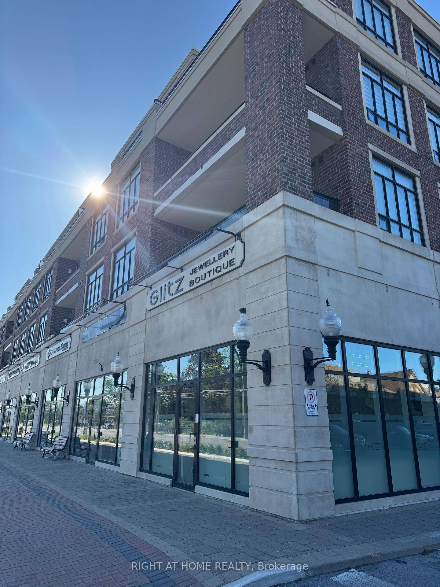 Amazing luxury 2 bed Den condo.
