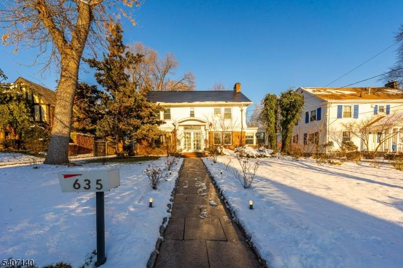6 Bedroom Colonial on Oversized Lot in ElizabethWelcome to this expansive colonial style home offering 6 bedrooms and 5 bathrooms, set on an oversized approx.