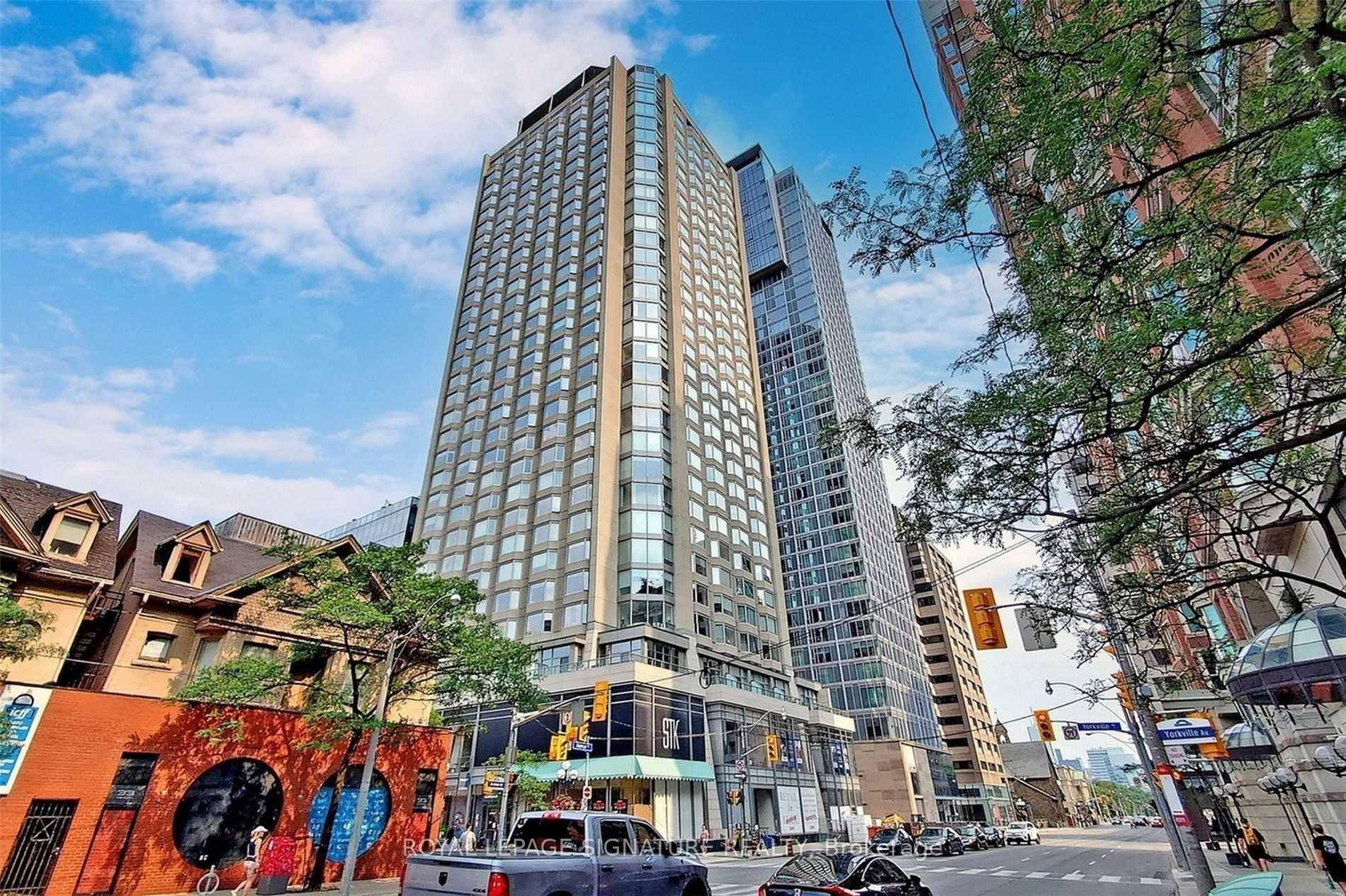 Fully Furnished Bachelor In The Heart Of Yorkville.
