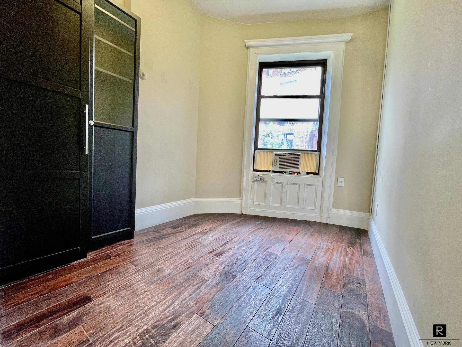 Amazing, UNBEATABLE LOCATION half a block from RIVERSIDE PARK, near the 86th st entrance for the 1 or the 93rd st entrance of the 1, 2, 3.