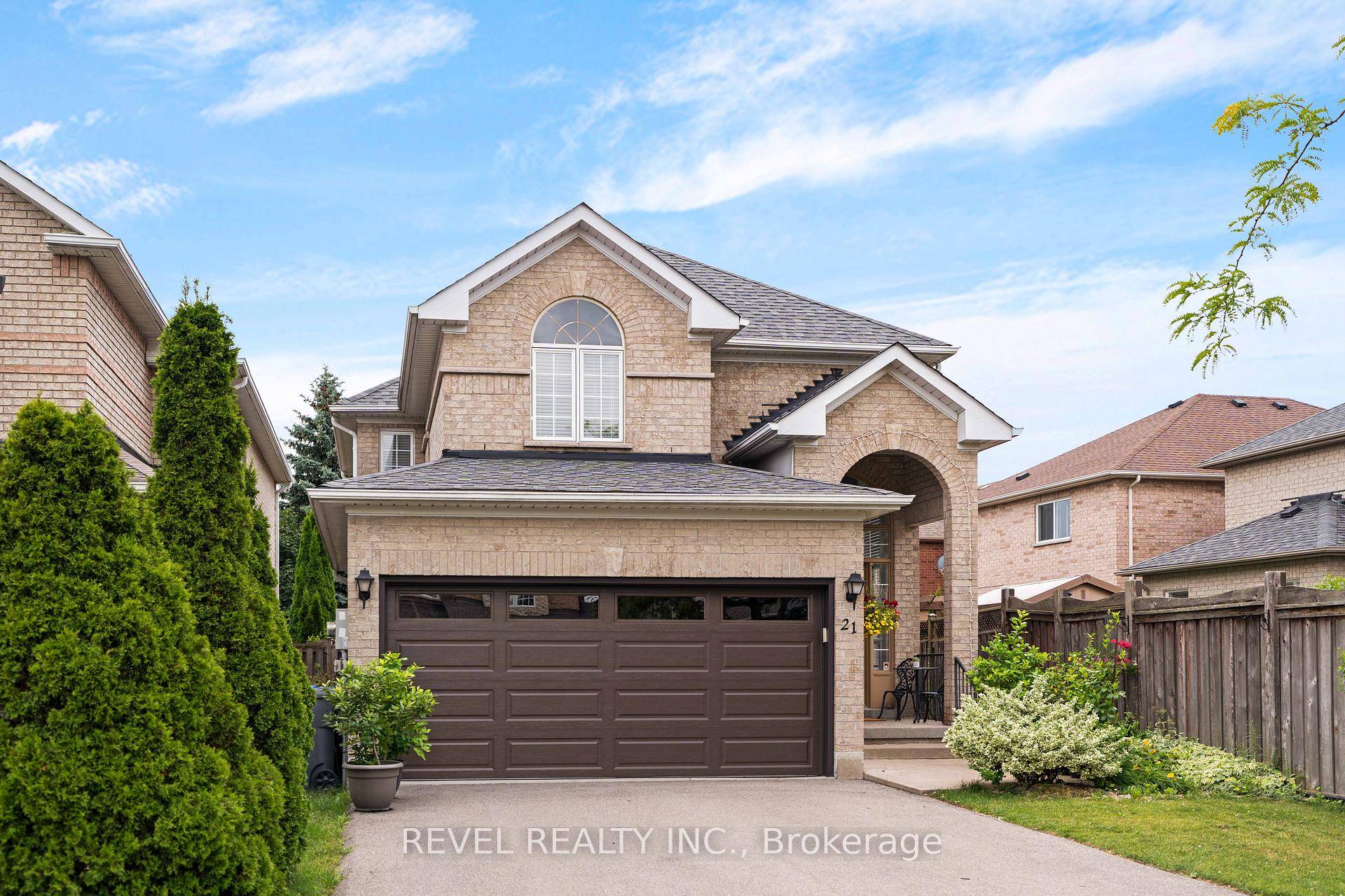 This well maintained detached home in Bolton North blends space, comfort, and function across a versatile two storey layout.