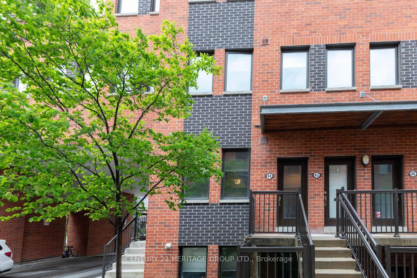 Spacious Bright New York Style Condo Townhouse with dual entrance, W close to 1000 Sq Ft Condo Townhouse.