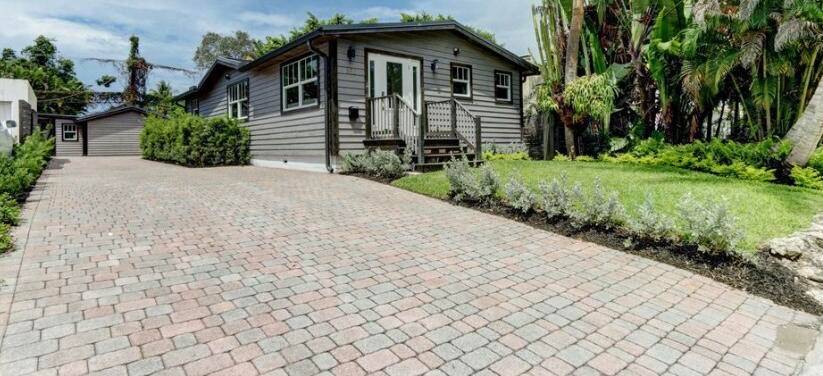 Luxurious Flamingo park Versatile 2 Bedroom Den with 2.