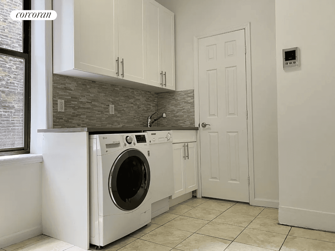 Bright 2 bedroom apartment with IN UNIT WASHER DRYER !