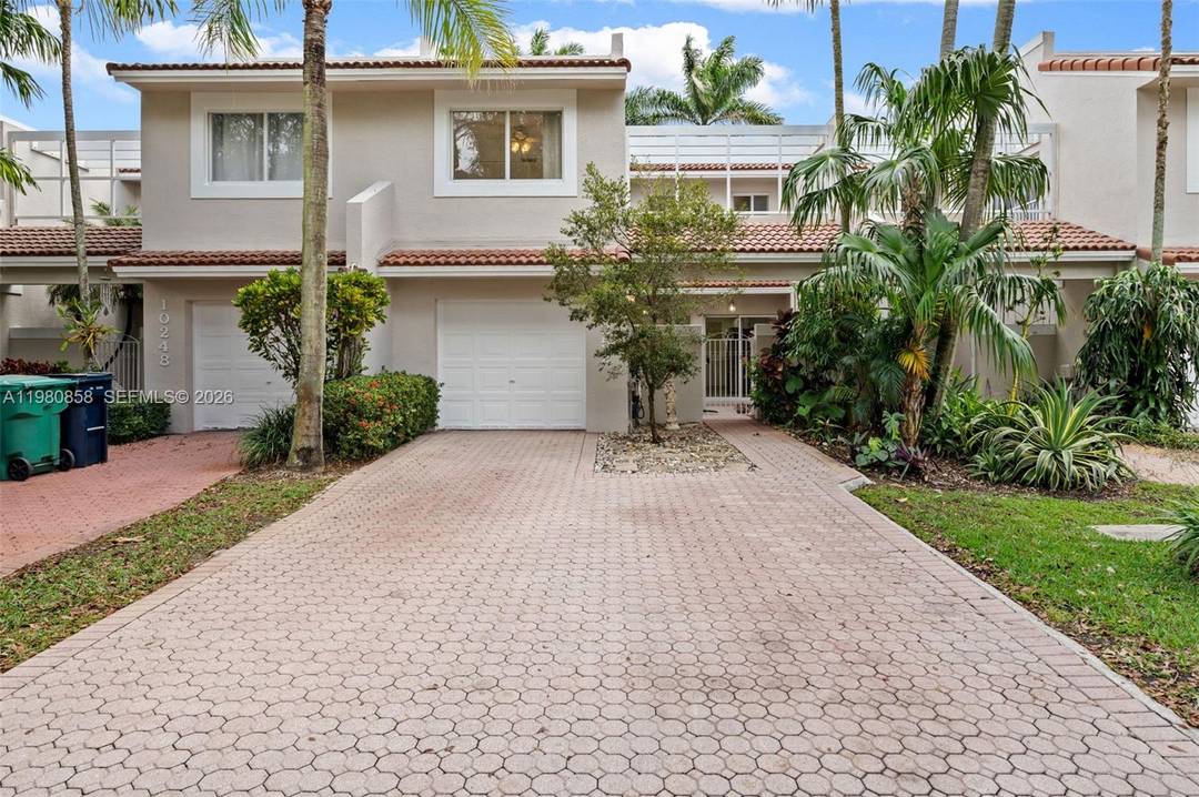 Live in the heart of Doral in this spacious 3 bedroom, 2.