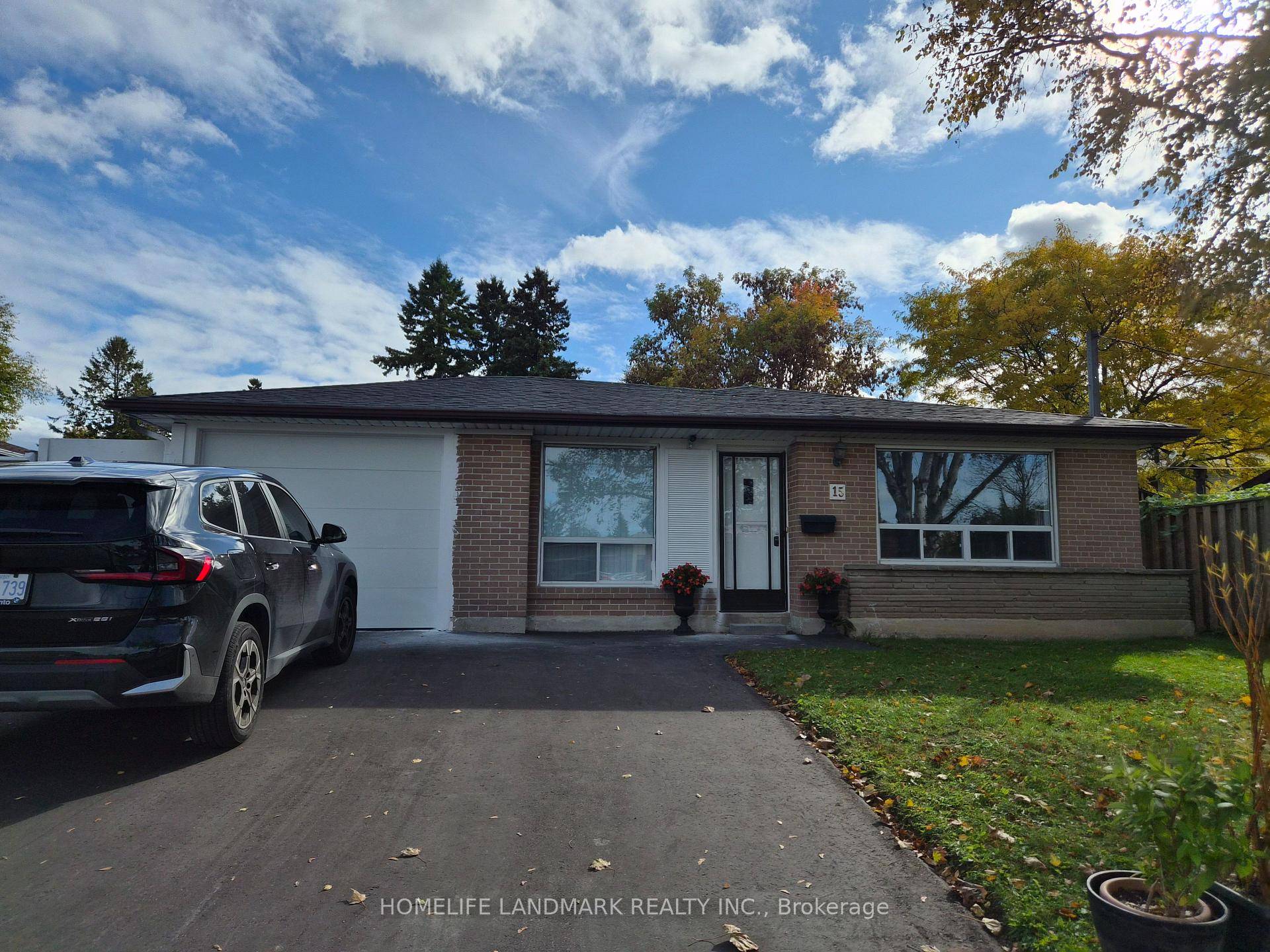 Completely Renovated new windows, new floor, new kitchen, etc, Nice clean 2 bedrooms w 1 bathrooms on the lower floor In Don Valley Village In The Great Location Of Leslie ...