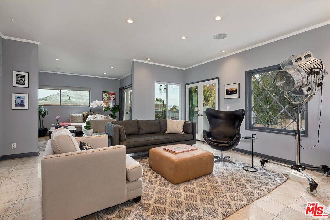 1133  N Clark St 2BR Sunset Strip La