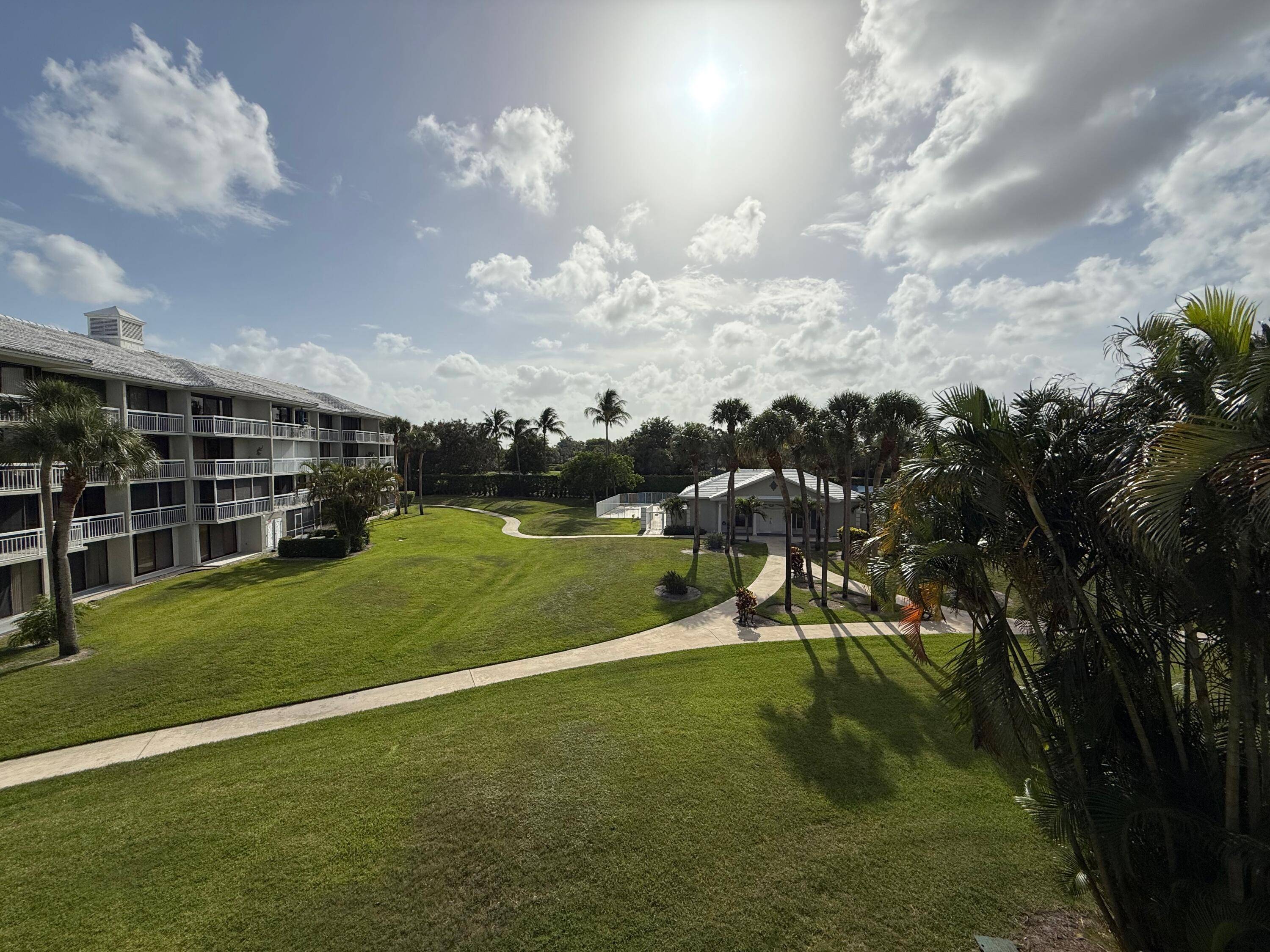 Great Condo with 2 bedroom 2 bath, split bedrooms layout.