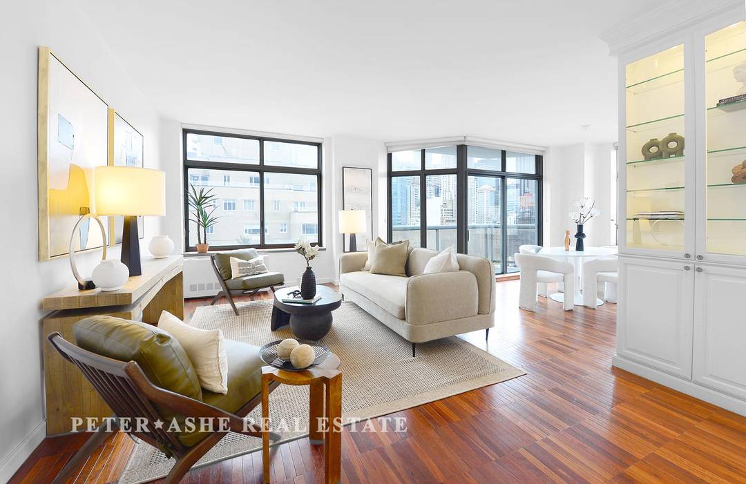 Experience sophisticated city living in this elegant one bedroom, two bathroom residence at The Royale, one of Manhattan s premier full service condominiums.