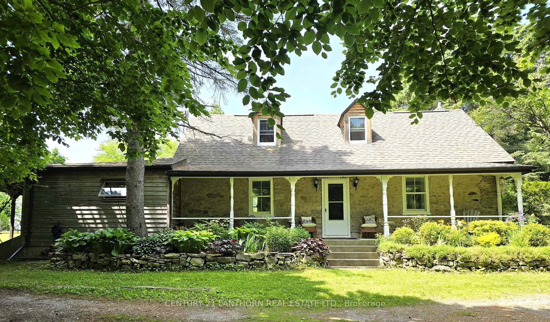 Spectacular property step back in time to a gentler era !