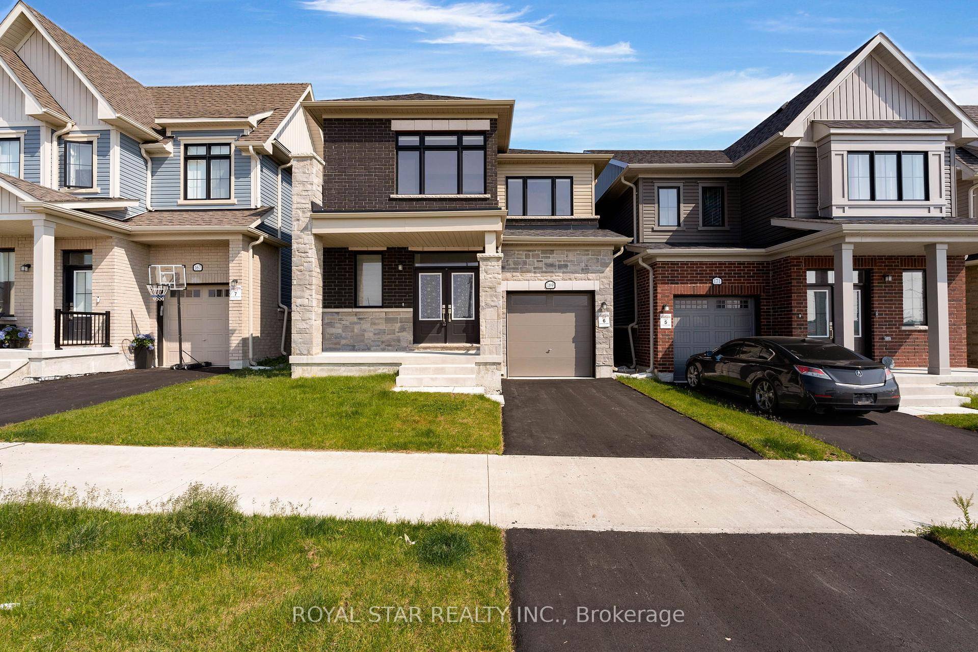 Luxurious Premium Lot with 3 Bedrooms 3 Bath Detached House with Double door entry in prestigious South Barrie, a very quiet family neighbourhood.