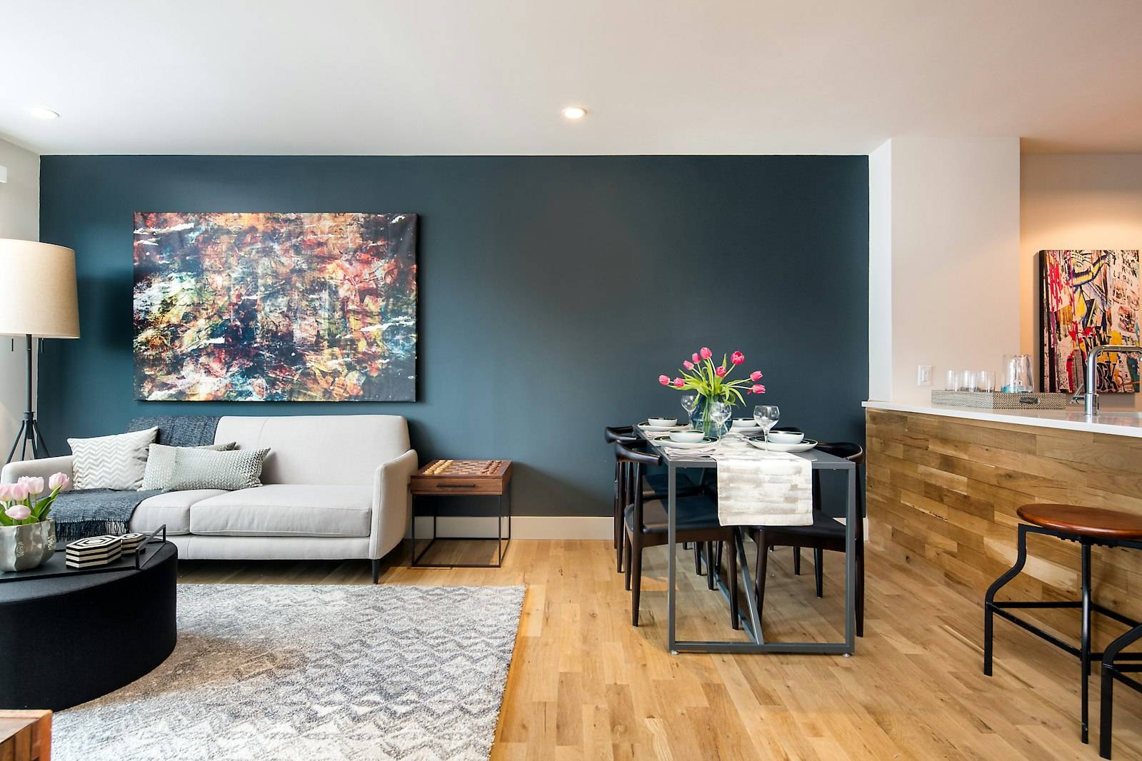 January Move in 322 is a bright unobstructed west facing 1 bedroom featuring a modern kitchen with stainless steel appliances, hardwood floors and in unit Bosch Washer amp ; Dryer.