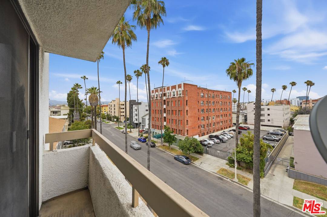 533 S St Andrews Pl 2BR La