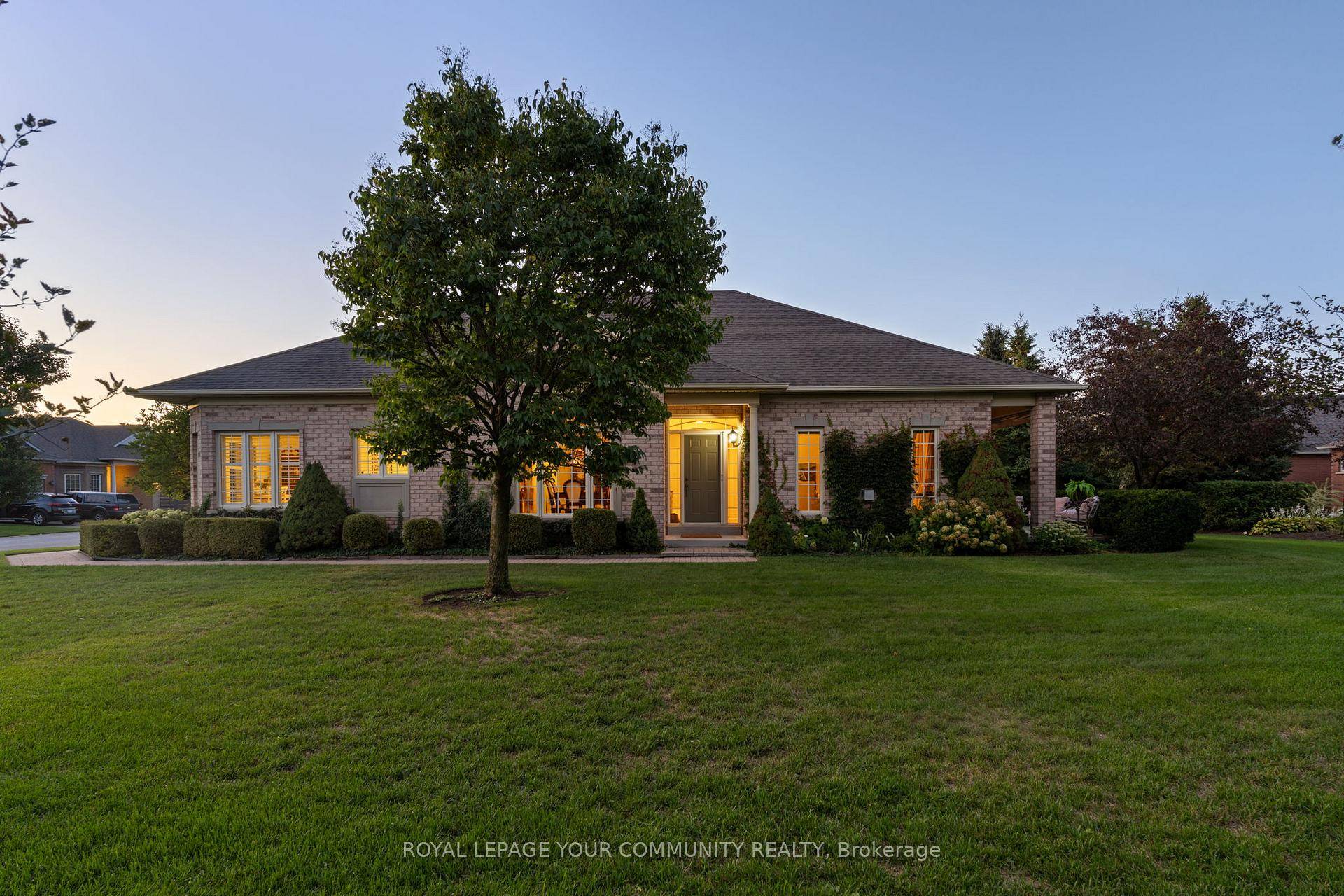 It's decided. You want to live in the Ballantrae Golf amp ; Country Club Community, surrounding an 18 Hole Championship Course, a mere 30 minutes north of Toronto.
