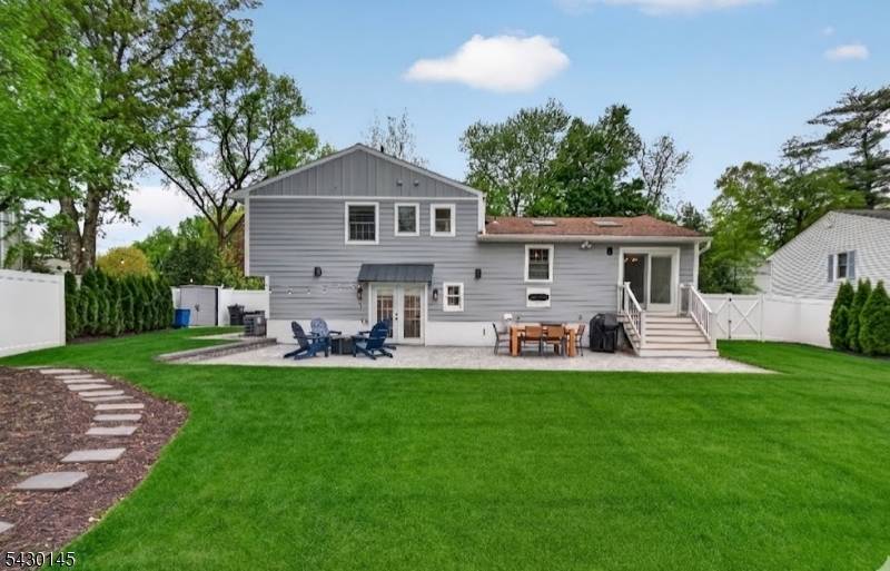 Located in the most sought after community of New Providence, this move in ready 3B 2.