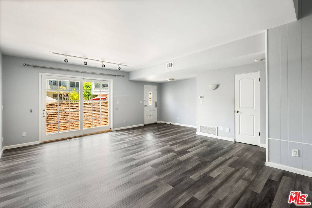 13219 Fiji Way 2BR Marina Del Rey La