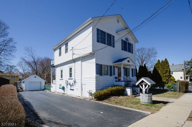 Beautiful expanded colonial home in a great town, offering large bedrooms with double closets, new floors, doors, modern kitchen and bathrooms, den office and mud room.