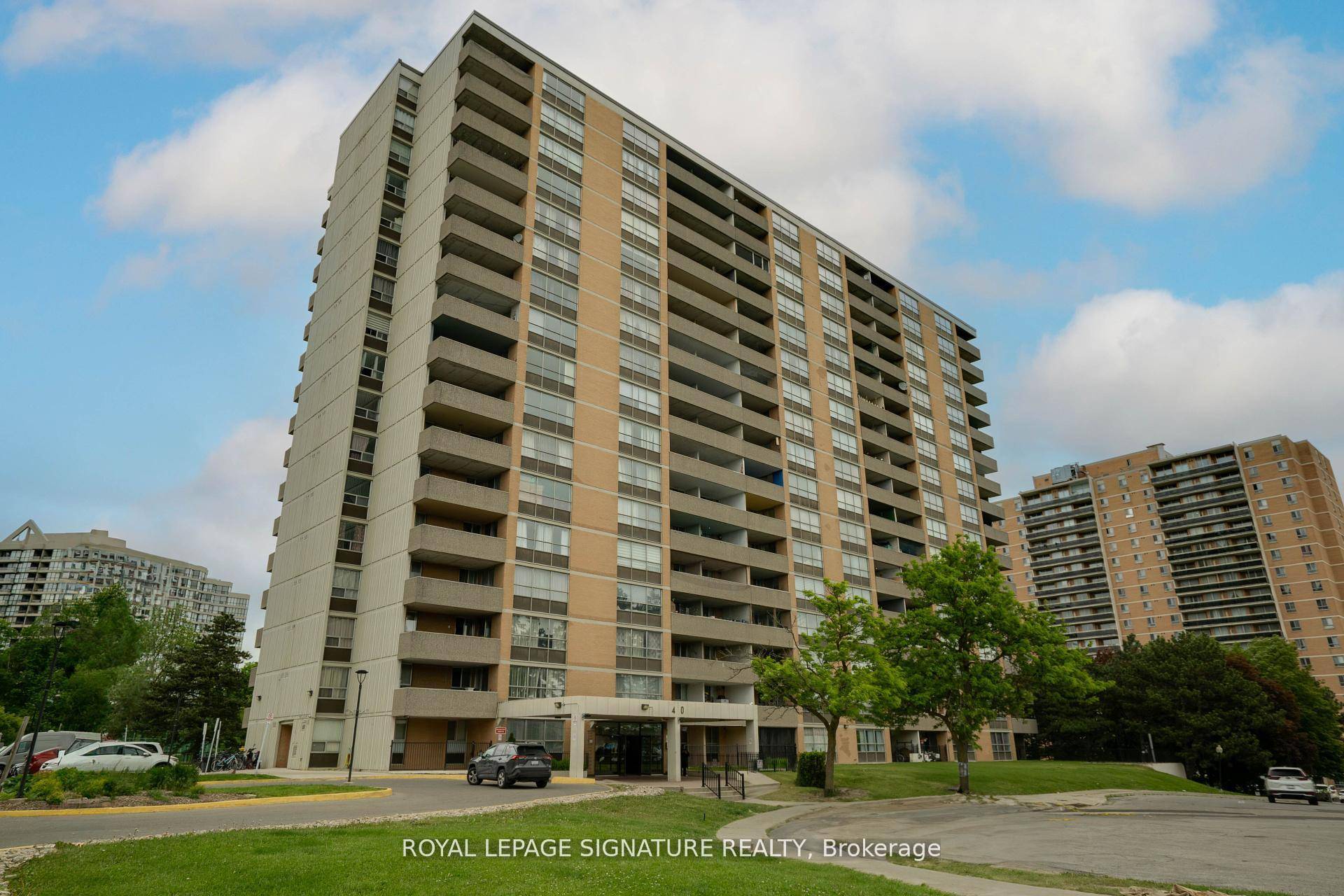 Welcome to this beautiful natural light corner unit located in a prime location where convenience and nature meets !