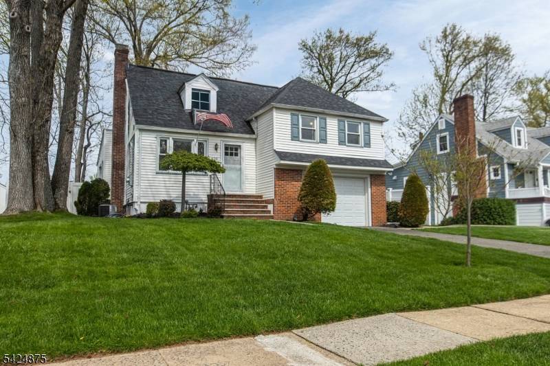 Welcome to this beautifully updated split level home in one of Westfield ?