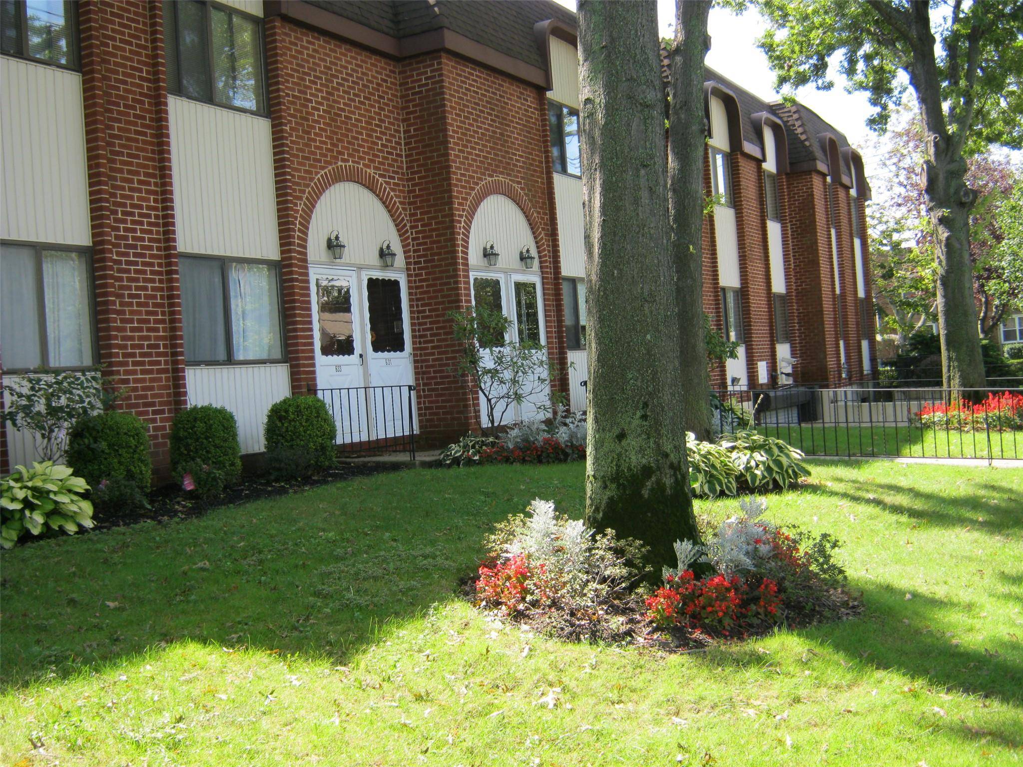 Beautiful Renovated Townhouse.
