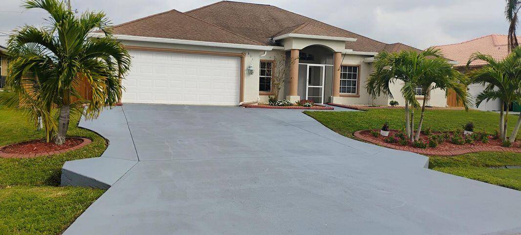 This is a great beautiful family home in a very safe nice neighborhood, great schools, very close with shopping plaza Publix, Walmart, Bravo Supermarkets and Aldi, and many restaurants and ...