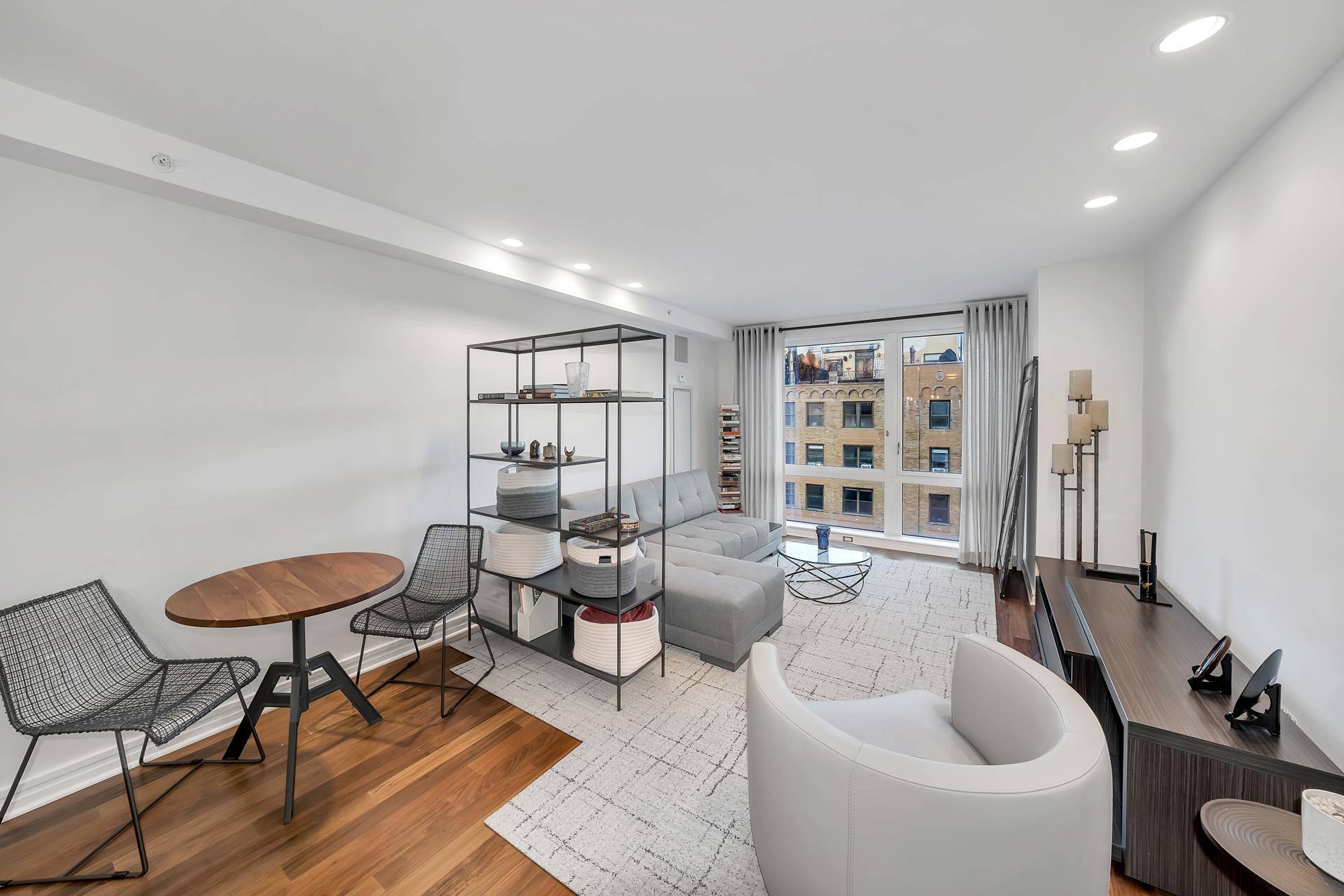 Stunning high floor one bedroom residence in Full Service Luxury Condominium in the Heart of the Upper West Side.