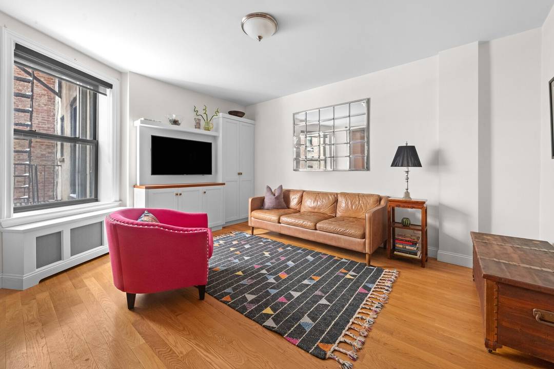 Back on the Market This beautifully renovated one bedroom residence is nestled in a classic pre war co op in the very heart of the Upper West Side.