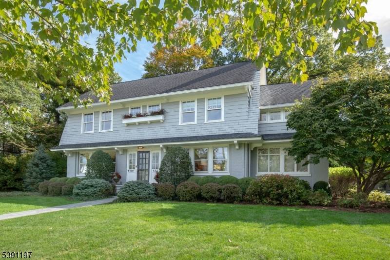 Location. Lifestyle. Luxury.