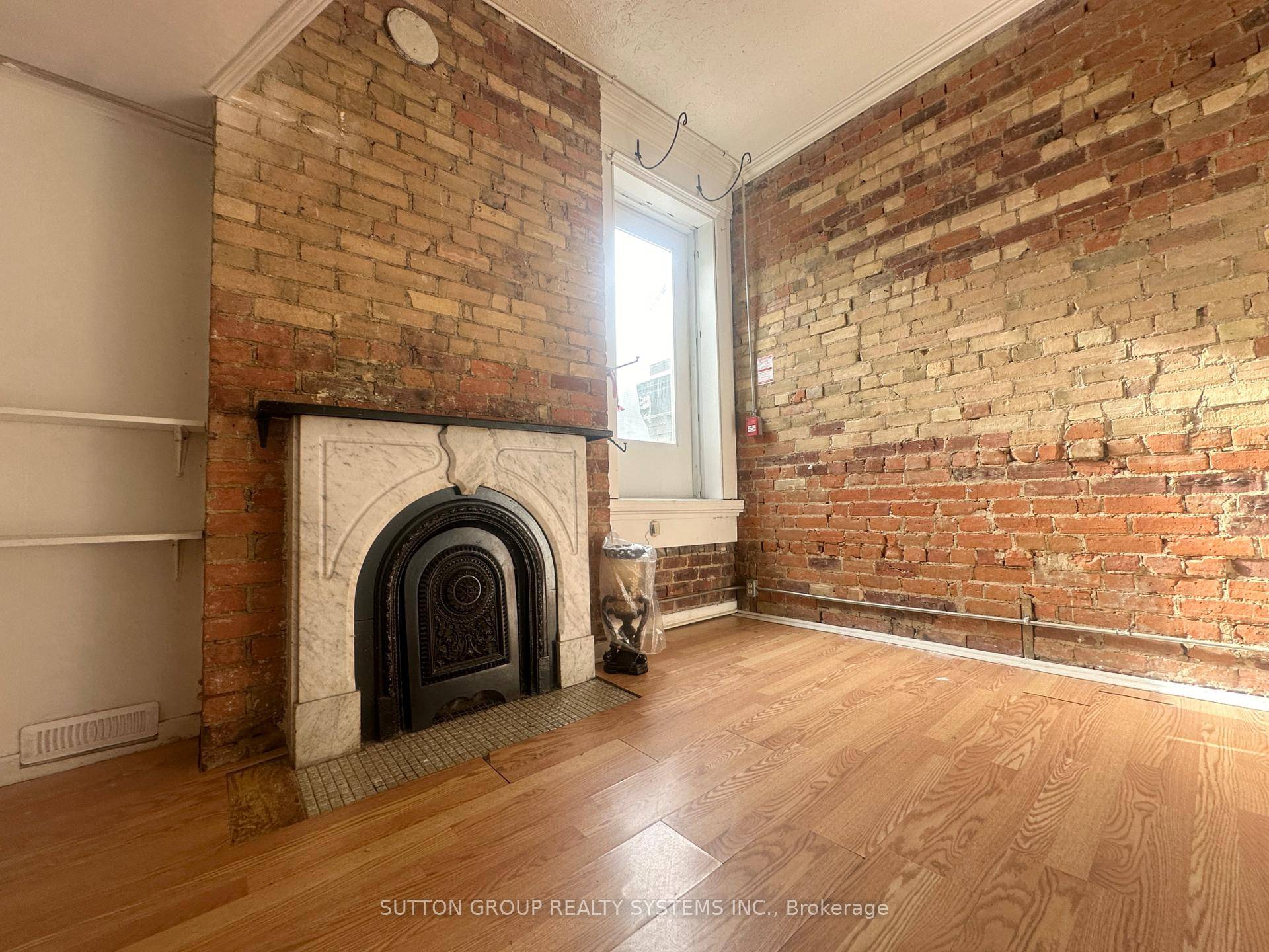 Welcome to this loft style bachelor unit in central Cabbagetown.