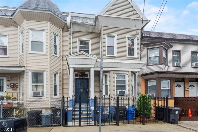 Spacious Unique 3 Story Home with Separate Entrances Prime Newark Location !