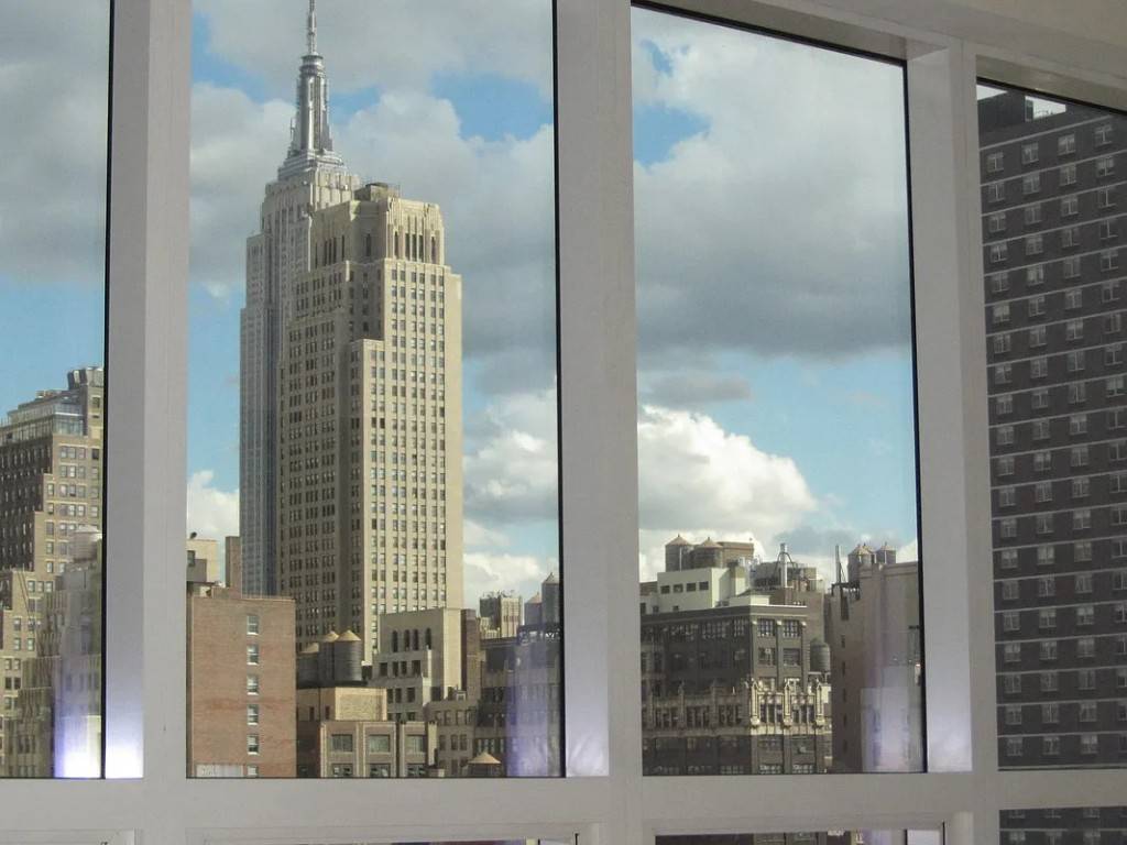 LUXURY STUDIO Junior One Bdrm 10 ?