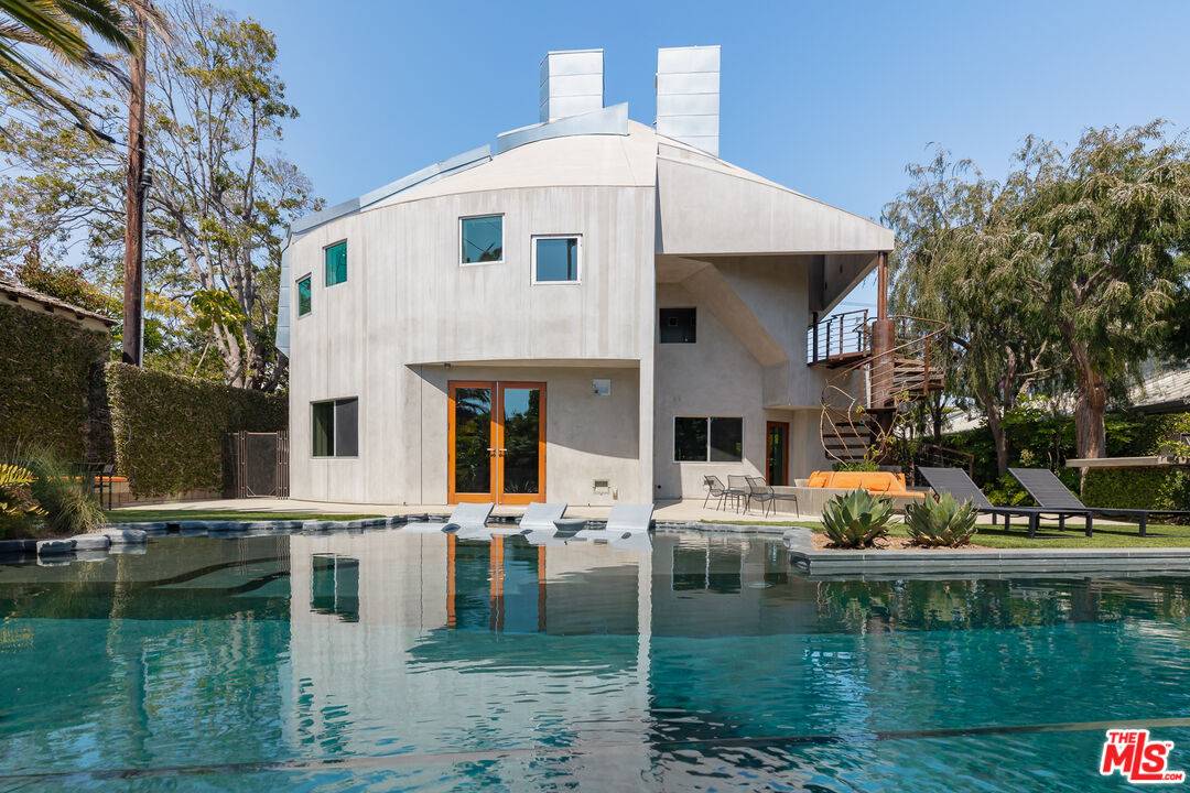 167  S Westgate Ave 4BR Brentwood La