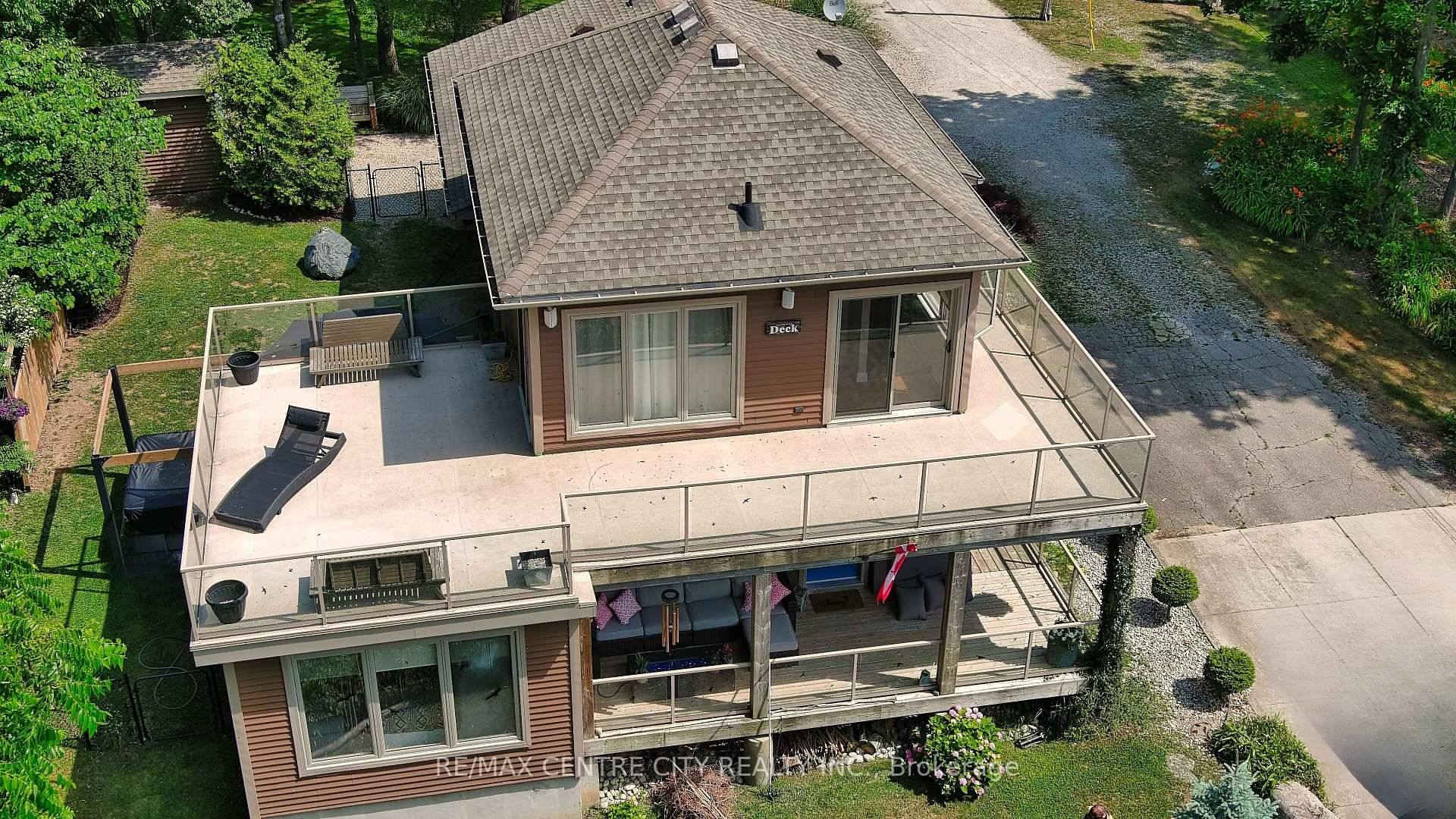 Welcome to your dream retreat in the heart of Port Stanleys sought after Orchard Beach community !