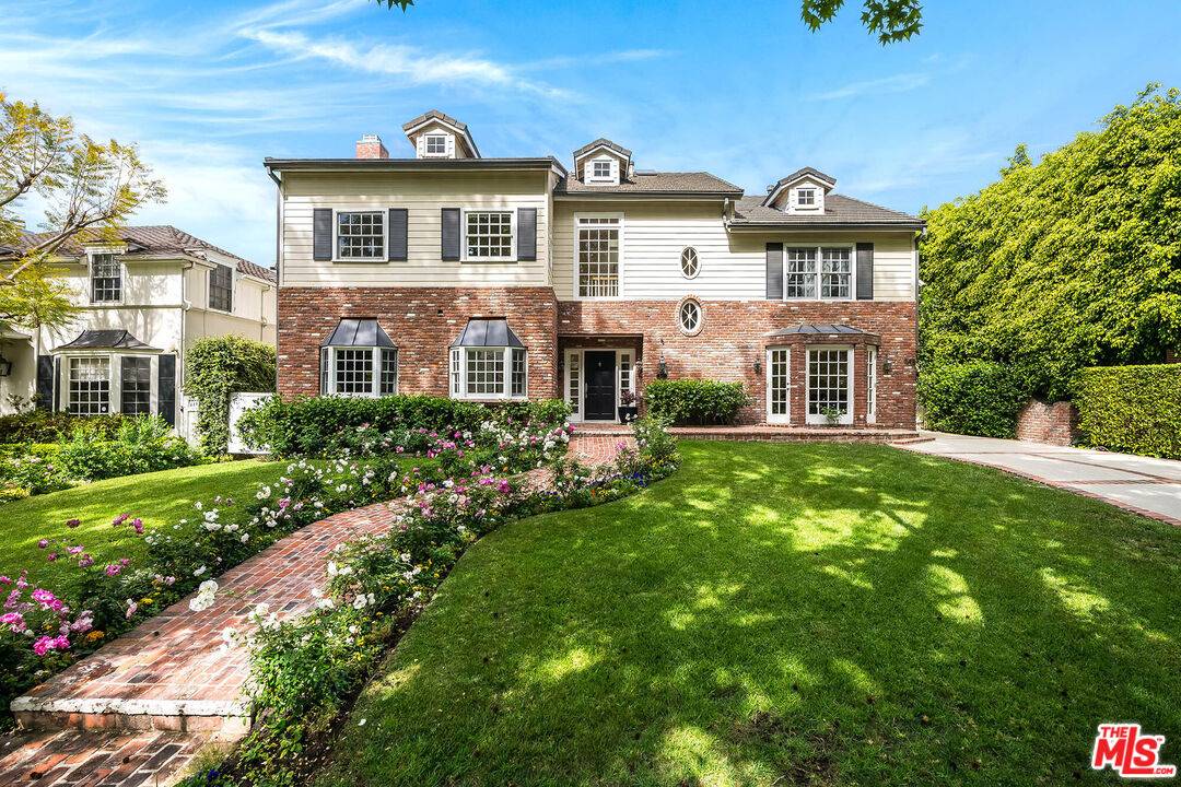 547 Loring Ave 5BR Westwood La