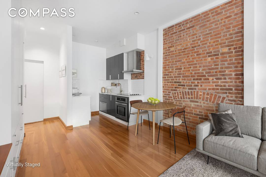 Welcome to 27 West 82nd Street, a beautifully renovated co op tucked away on a serene, tree lined park block of Manhattan s coveted Upper West Side.