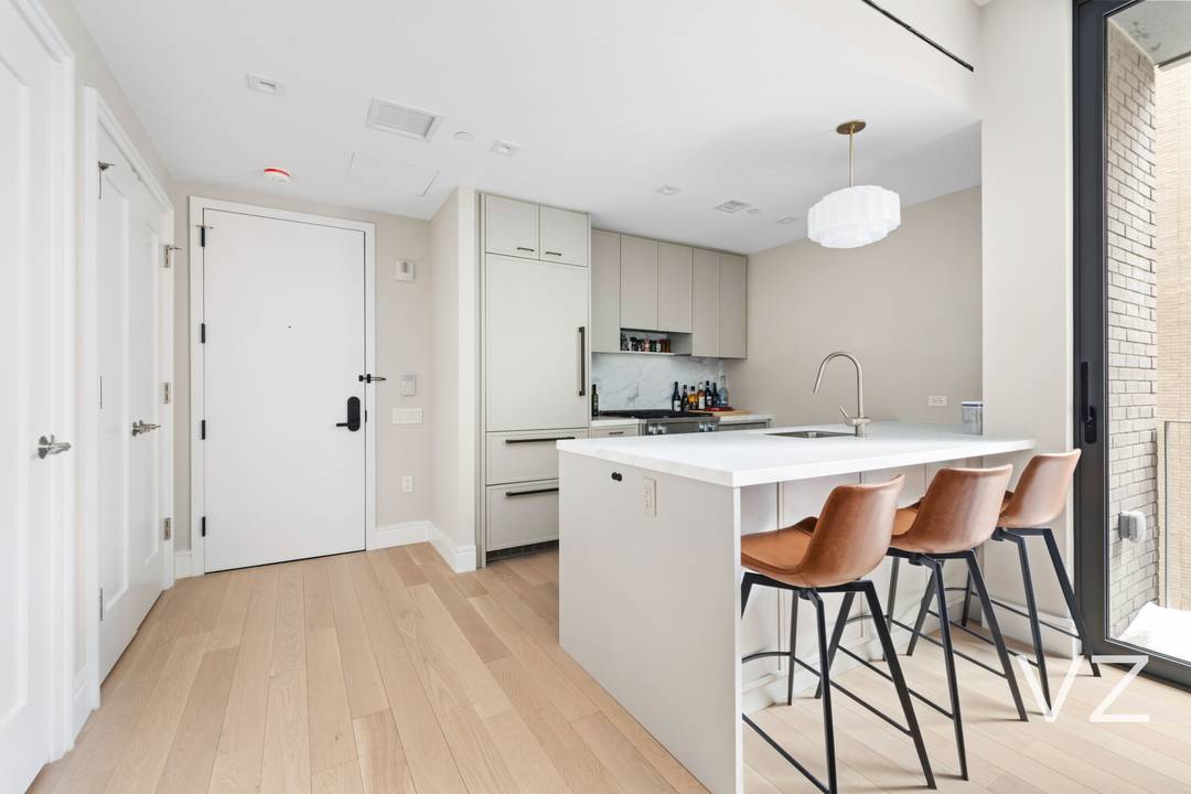 At the intersection of Greenwich Village, Chelsea and Flatiron, the nexus of everything, FO RENA unites Downtown s most spirited neighborhoods.