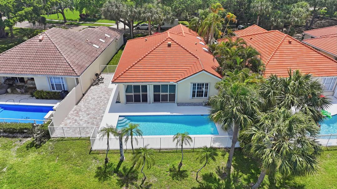 Fully Renovated Pool with Stunning Lake Views !