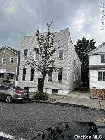 We are thrilled to announce the availability of a vacant 4 family house situated in the vibrant neighborhood of Ozone Park.