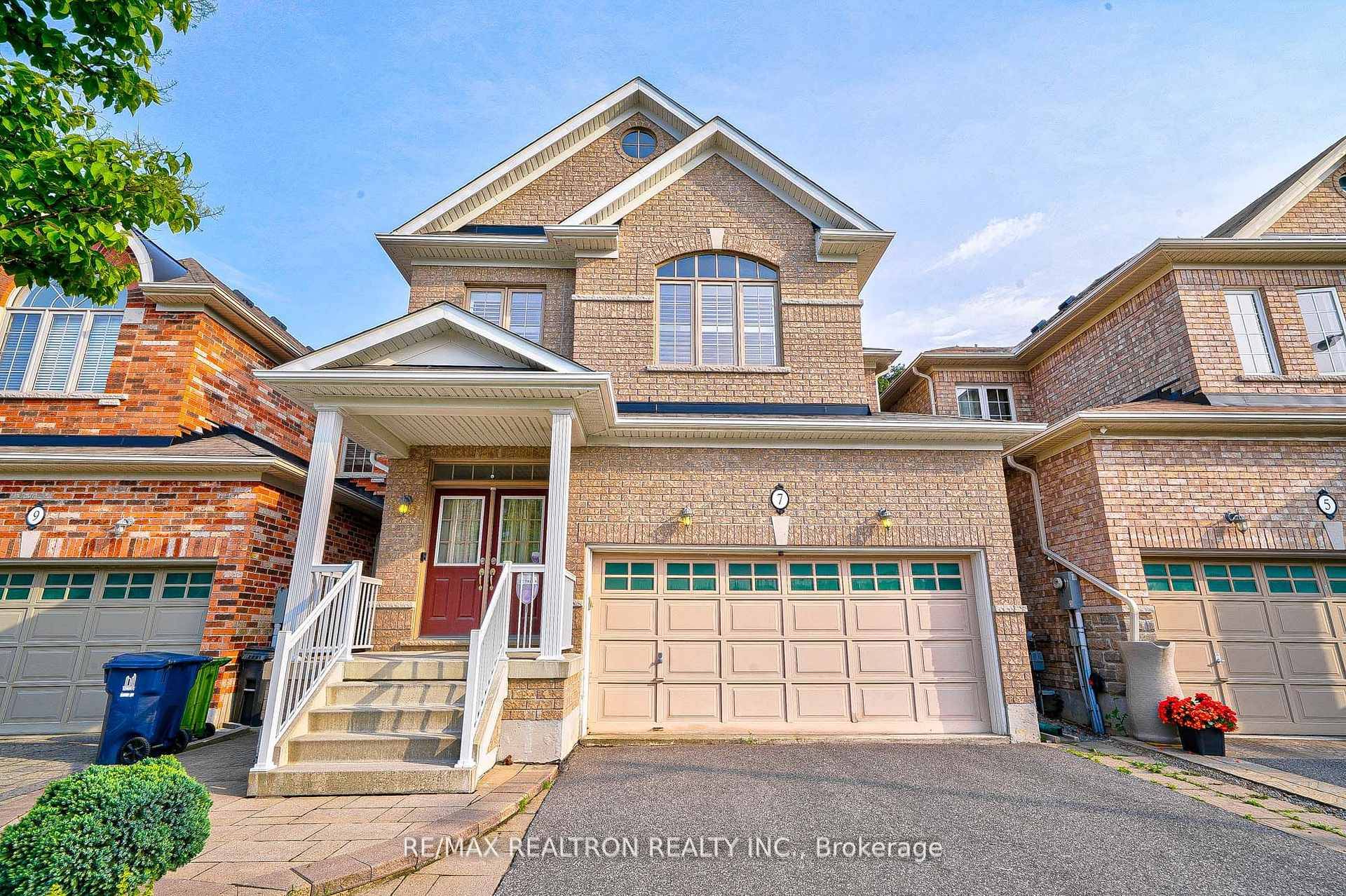 Rare found custom built fully brick detached on quiet Cul de Sac backing onto L'Amoreaux Green over 2400 SF 1000 SF fully finished basement Apt with LR, Kit, 3Pc amp ...