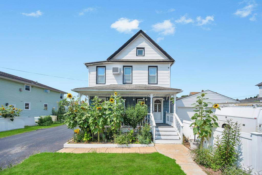 Brand new 2 bedrooms and 1 bath apartment available for rent, Gas cooking, Updated kitchen, Updated bathrooms, new flooring, high hats, freshly painted.