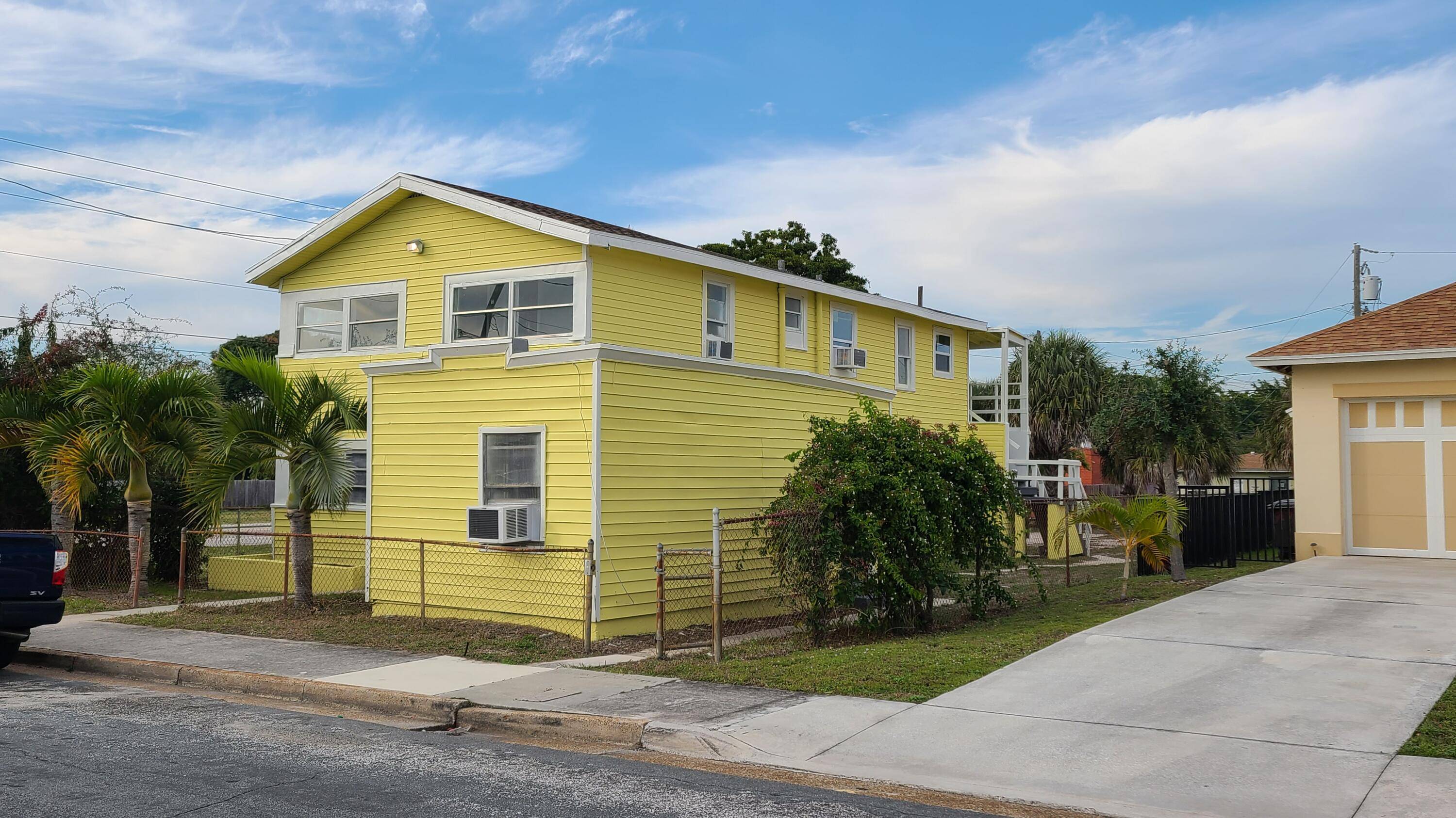 Opportunity Zone. 5 Unit apartment building.