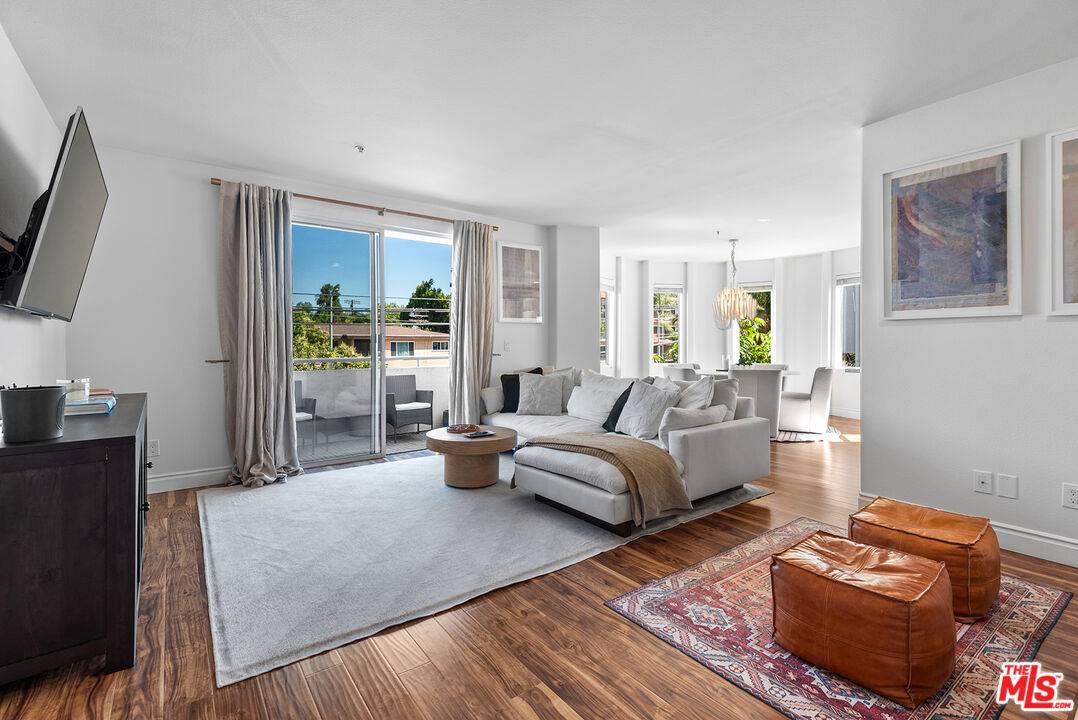 11870 Washington Pl 2BR Marina Del Rey La