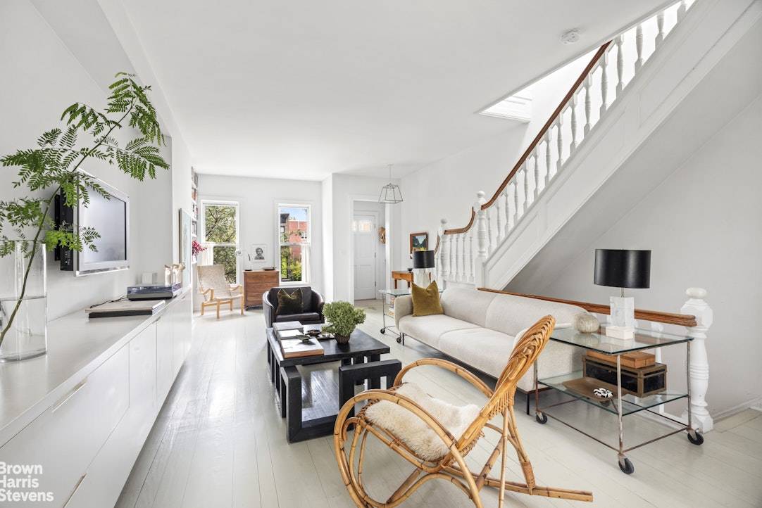 Gorgeous 3 story townhouse finished basement.