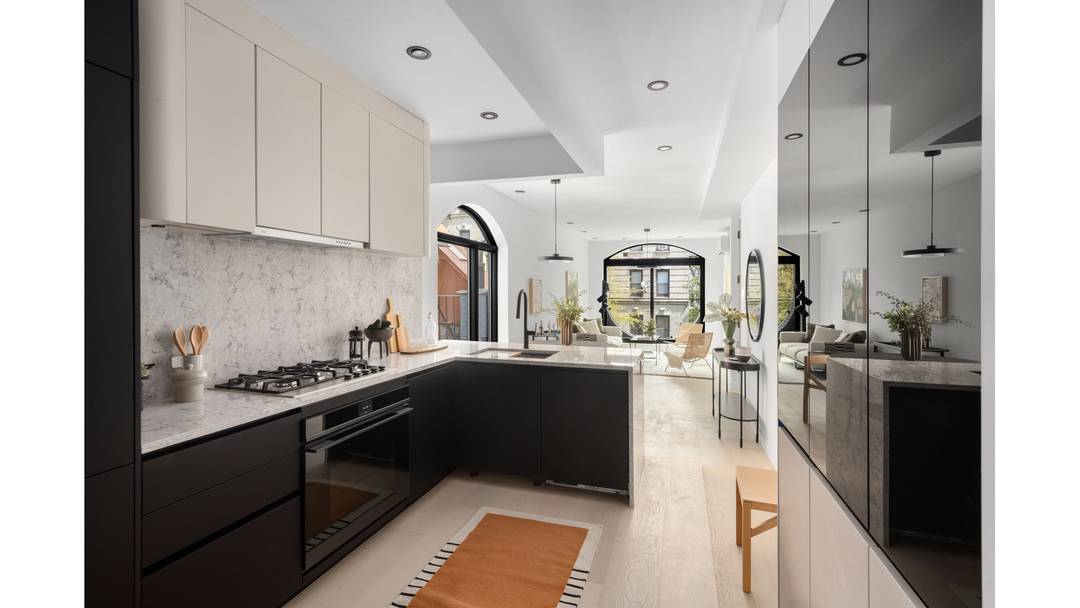 Welcome to 8 Windsor Place, a boutique four residence condominium with striking architecture and a distinct point of view.