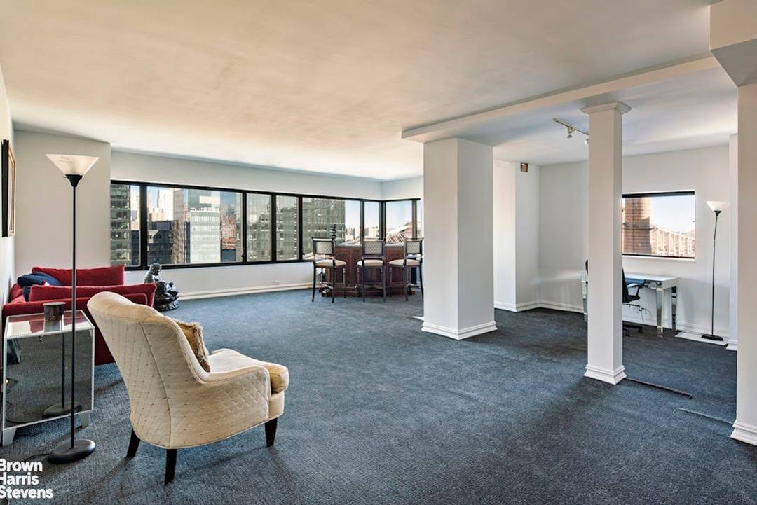 Bring your imagination to transform this 1800 sq.