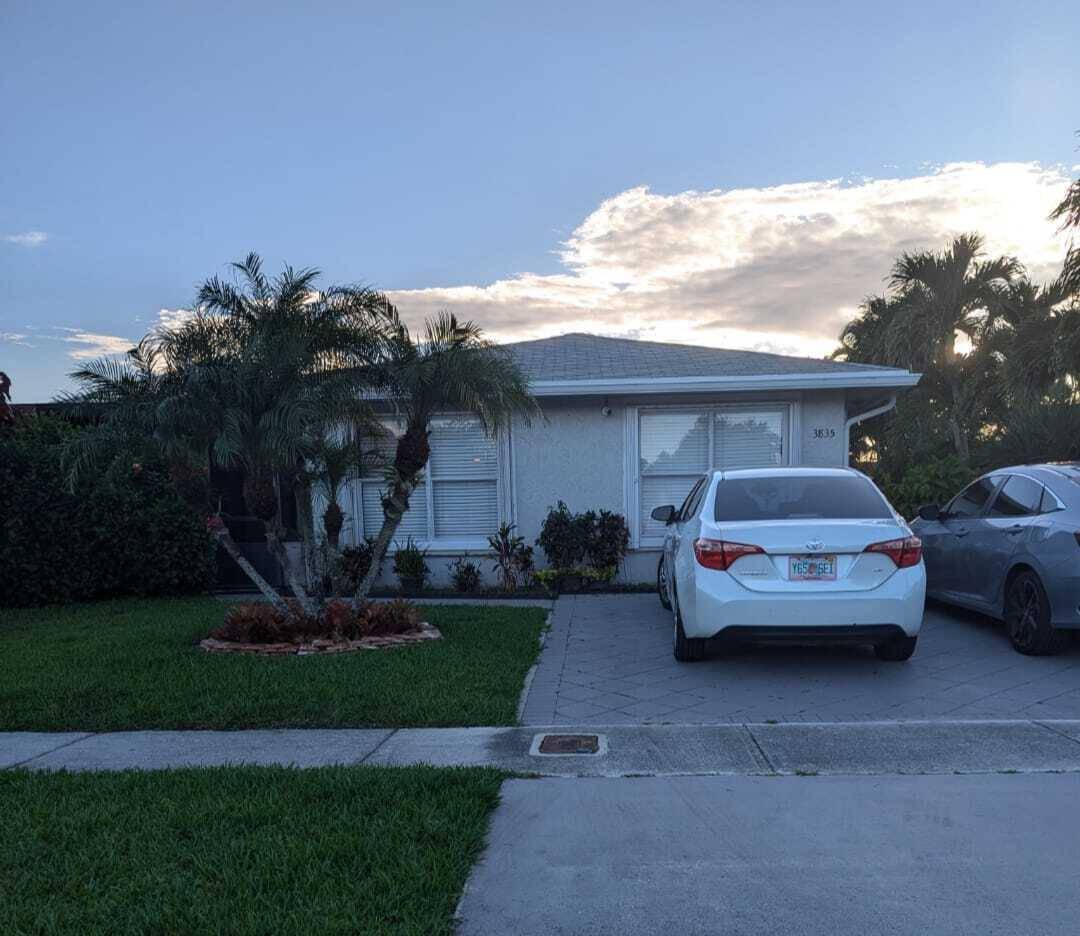 Charming 2 Bedroom, 2 Bath Villa in Peaceful CommunityWelcome home to this beautifully updated villa featuring a spacious layout and modern finishes throughout.